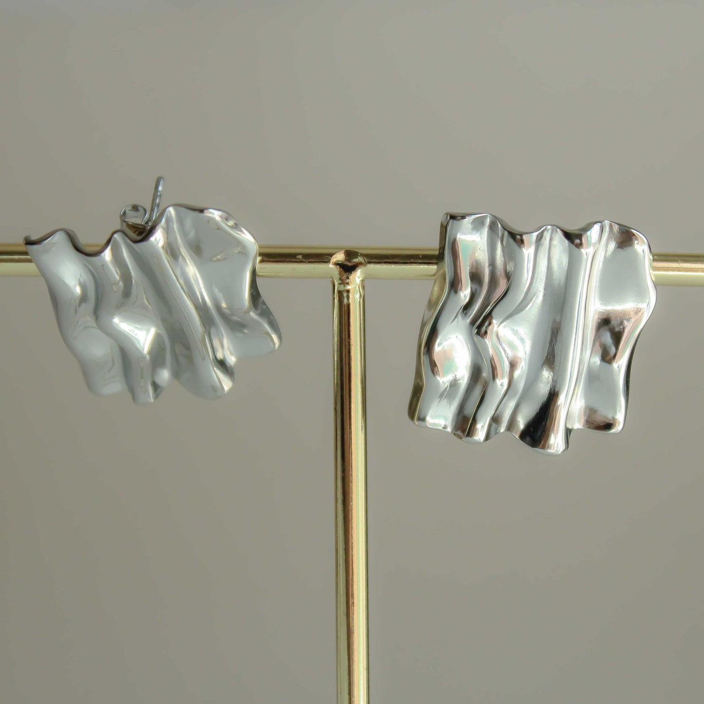 ARETES MOMA PLATEADOS