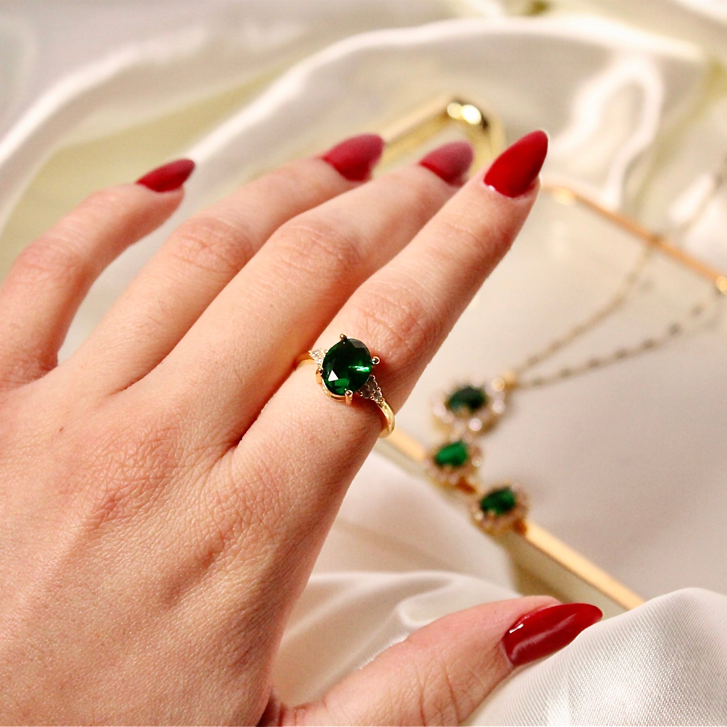 ANILLO ESMERALDA OVALADO