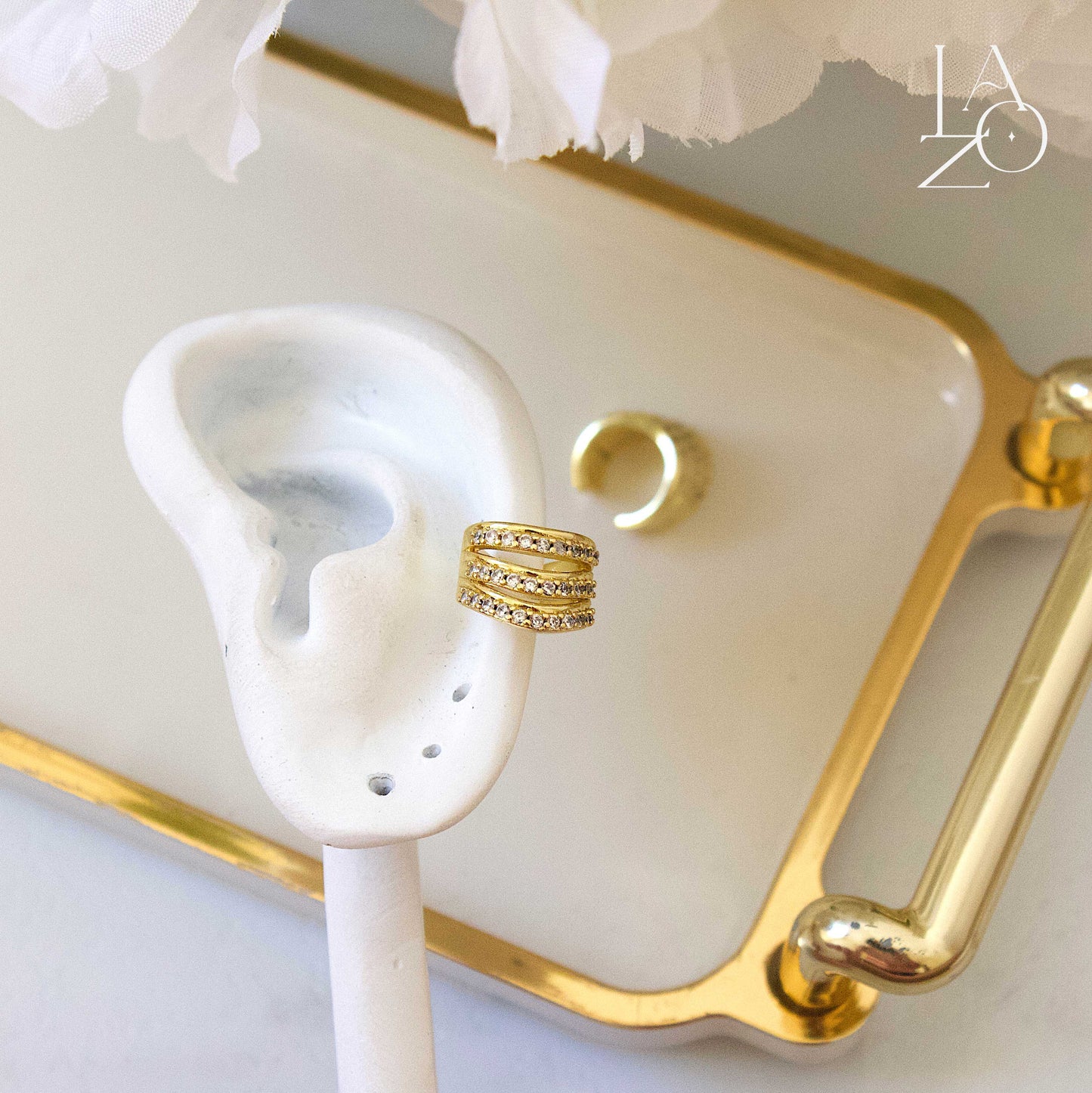 EAR CUFF TRIPLE ZIRCONIA