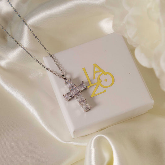 COLLAR CRUZ PLATEADA