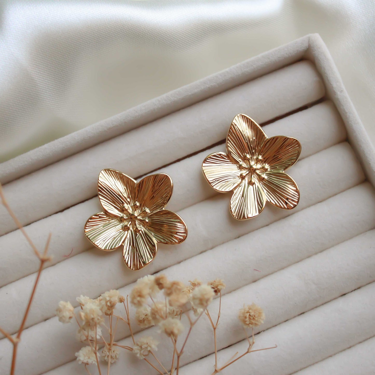 ARETES DE FLOR